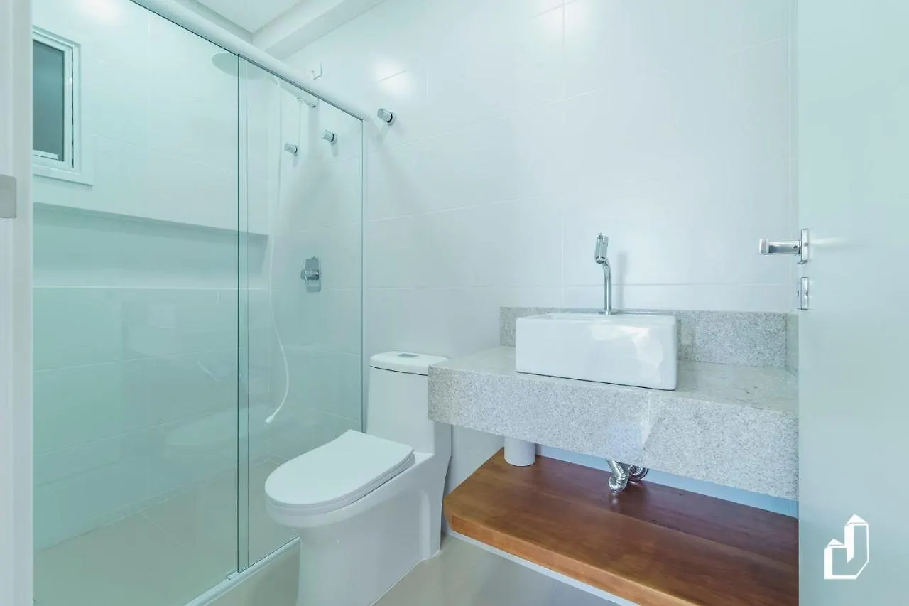 Apartamento Com 02 Dormitorios Na Quadra Da Praia Bombinhas 0*,  Brazil