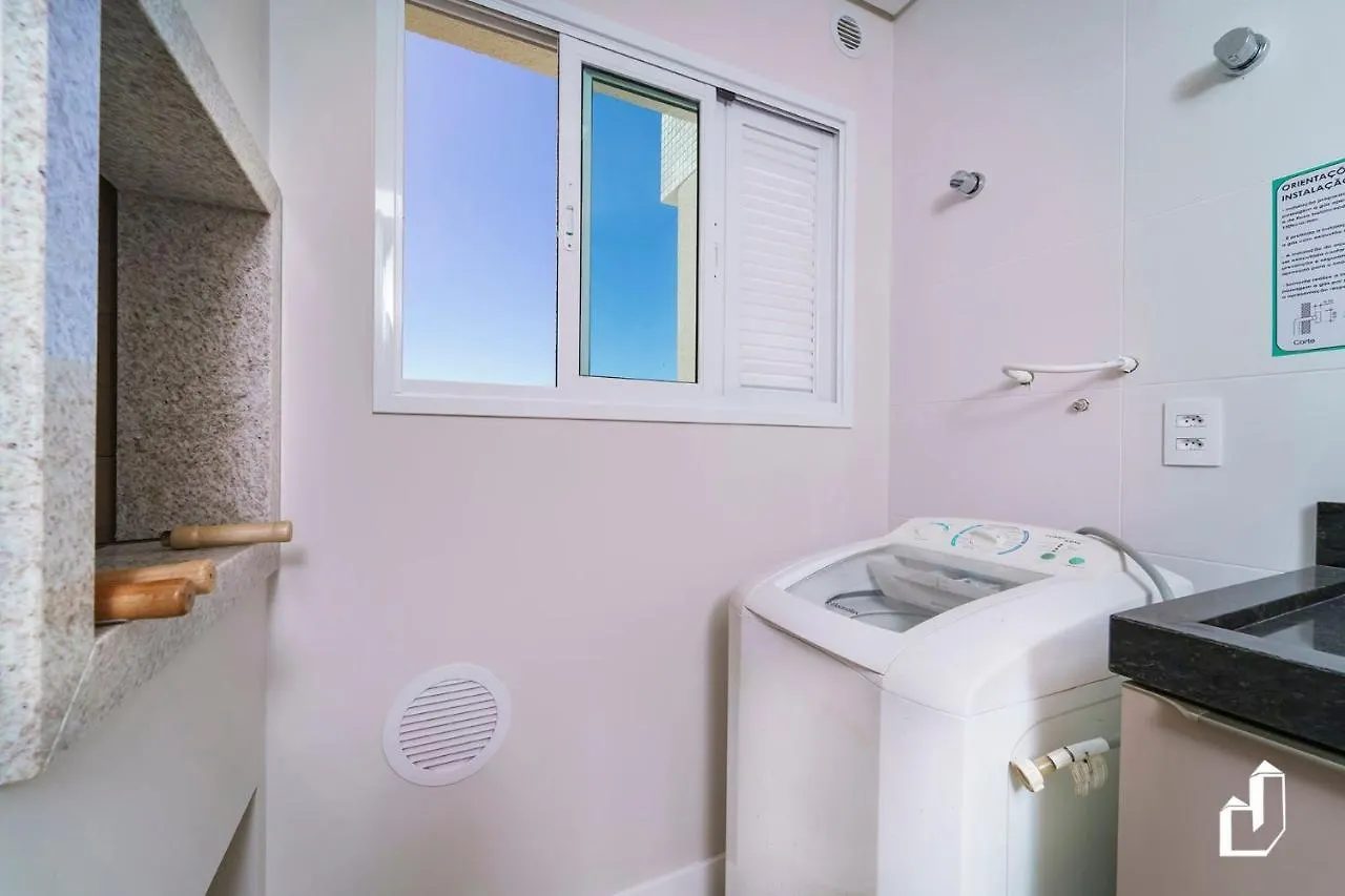 Apartamento Com 02 Dormitorios Na Quadra Da Praia Bombinhas