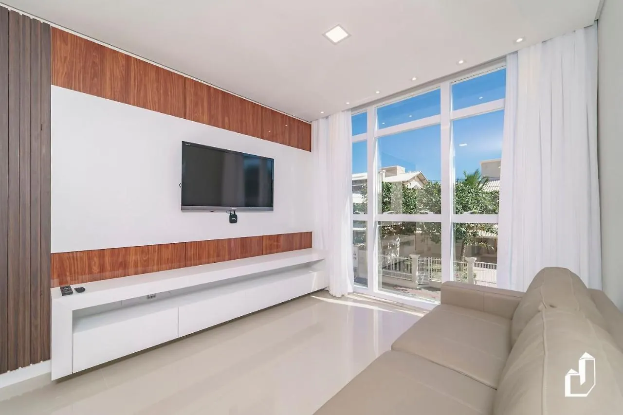 Apartamento Com 02 Dormitorios Na Quadra Da Praia Bombinhas Apartment