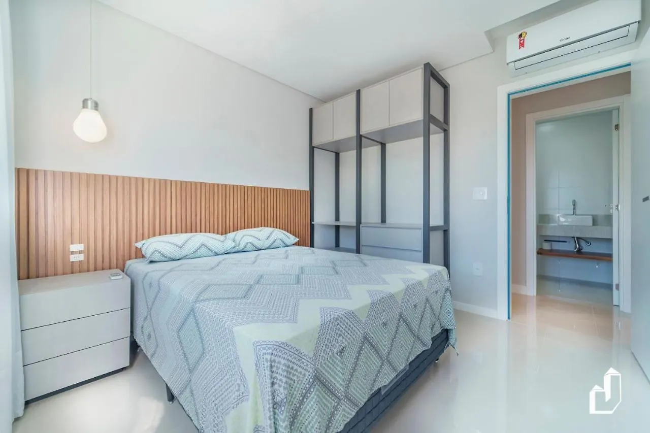 Apartamento Com 02 Dormitorios Na Quadra Da Praia Bombinhas