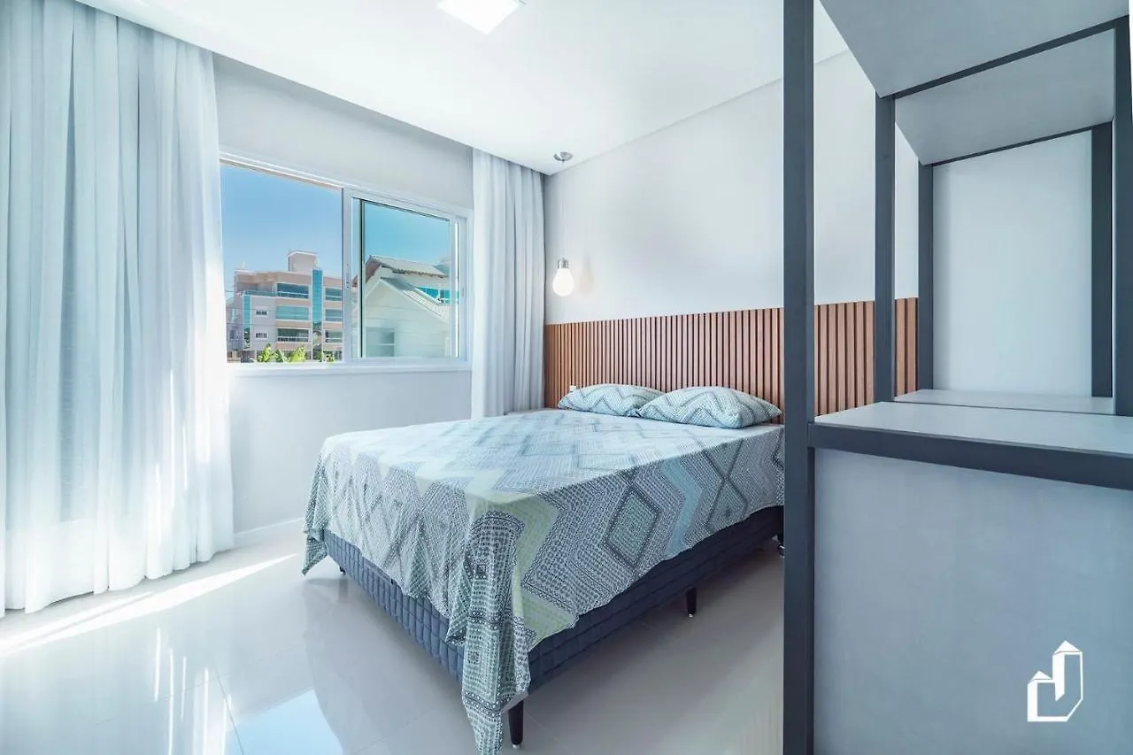 Apartamento Com 02 Dormitorios Na Quadra Da Praia Bombinhas